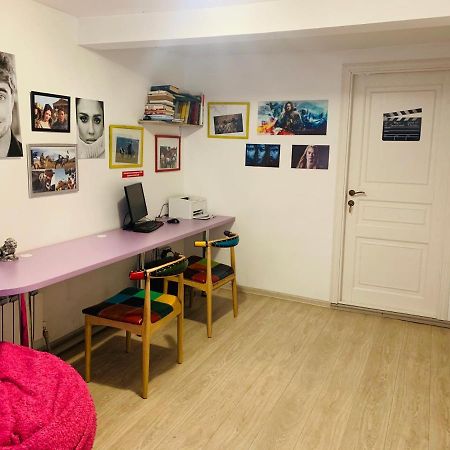 Alma Cinema Hostel Koktobe エクステリア 写真