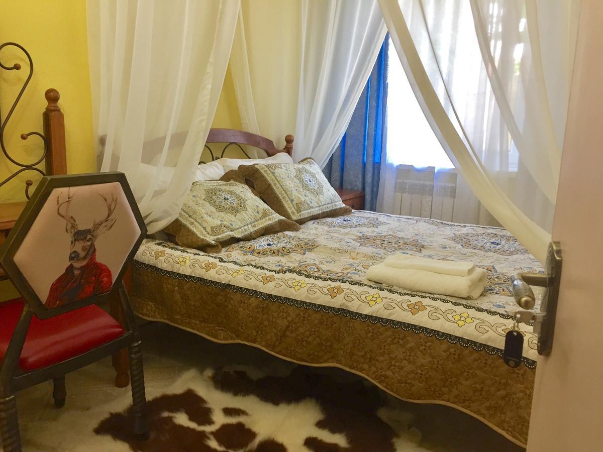 Alma Cinema Hostel Koktobe エクステリア 写真