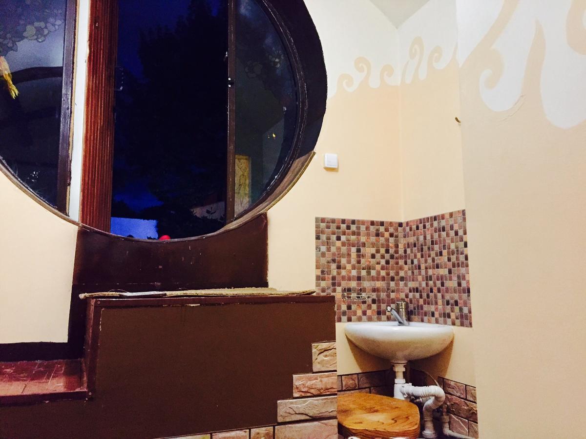 Alma Cinema Hostel Koktobe エクステリア 写真