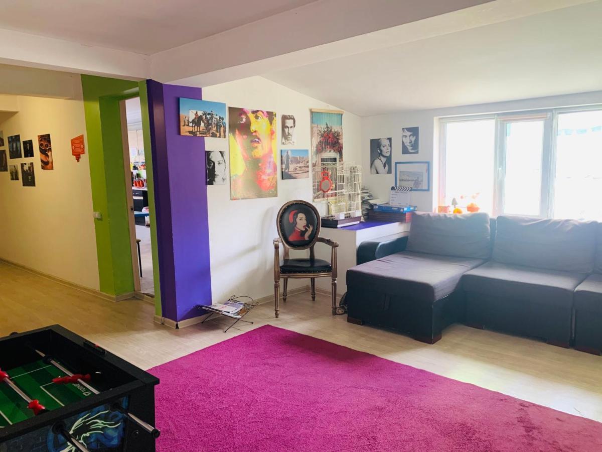 Alma Cinema Hostel Koktobe エクステリア 写真