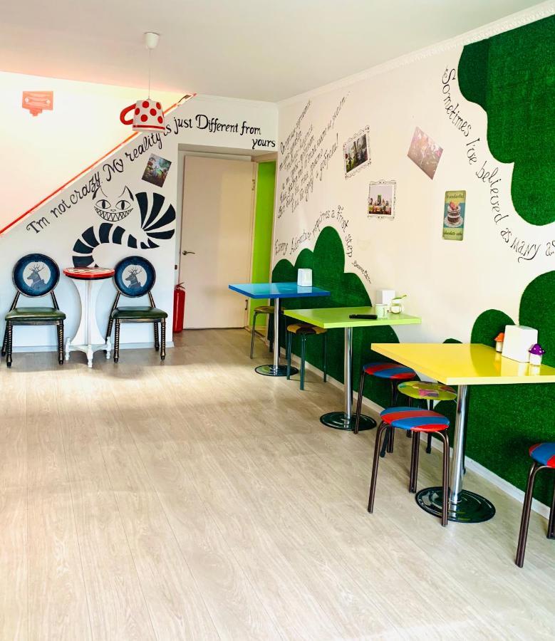 Alma Cinema Hostel Koktobe エクステリア 写真